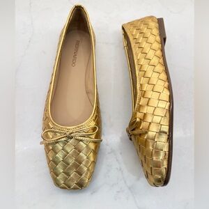 NWOB BERNARDO GOLD LEATHER WOVEN FLATS 7.5 RET $279